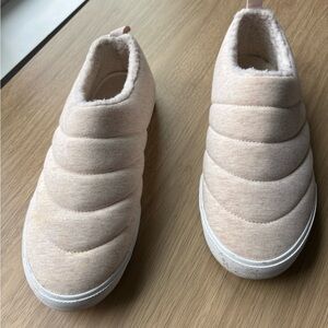 Hurley Women's puff clog slip on